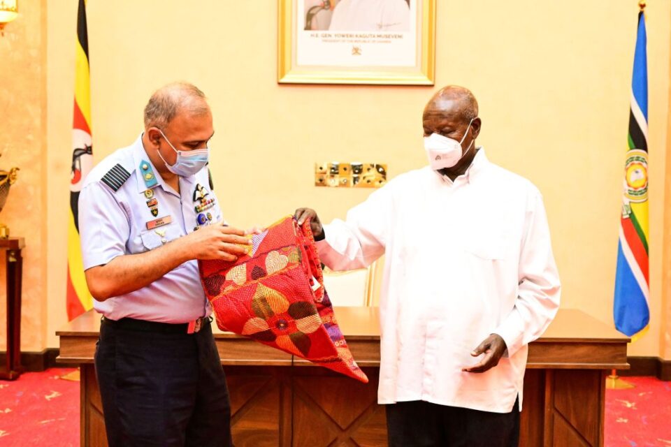 Group Captain from Bangaladesh National Defence College Hasani Mahmud presents gifts to President Museveni after an opportunity lecture at State House Entebbe on Wednesday. PPU Photopic4 1068x712 1