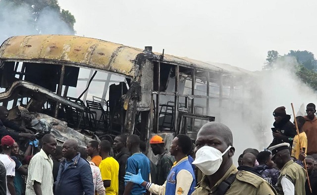 The-Wreckage-of-the-bus-that-has-been-involved-in-the-accident-along-the-Hoima-Kampala-road.-2