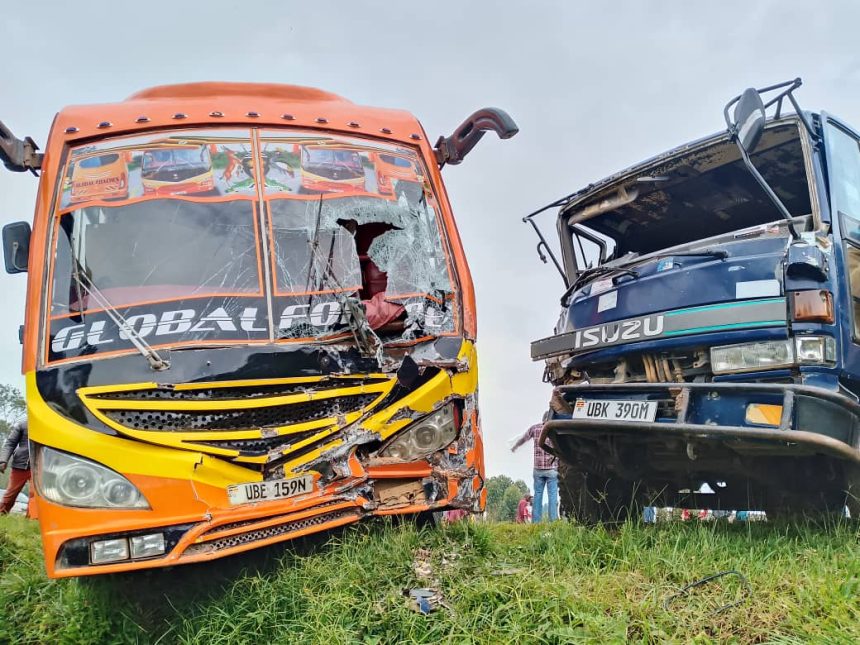 Terrible: Global Bus Involved in Head On Collision, Driver Jumps Off & Flees Scene